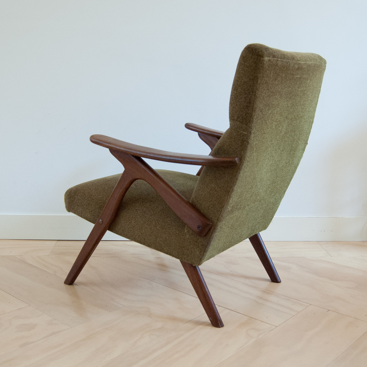 Lounge fauteuil easy chair in scandinavische stijl gebroeders ... Lounge groen ontwerp