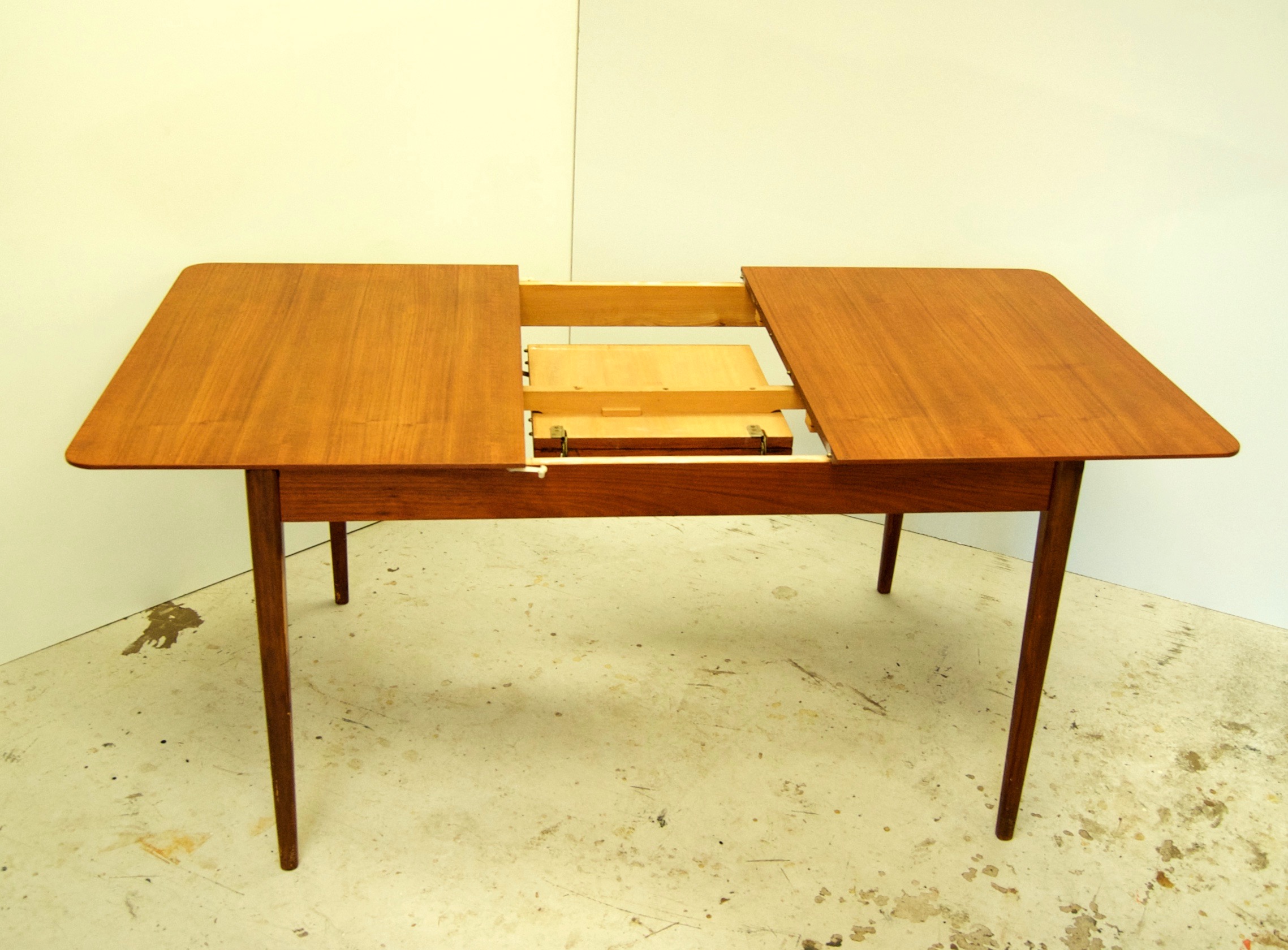 Uitschuifbare tafel, Deens ontwerp