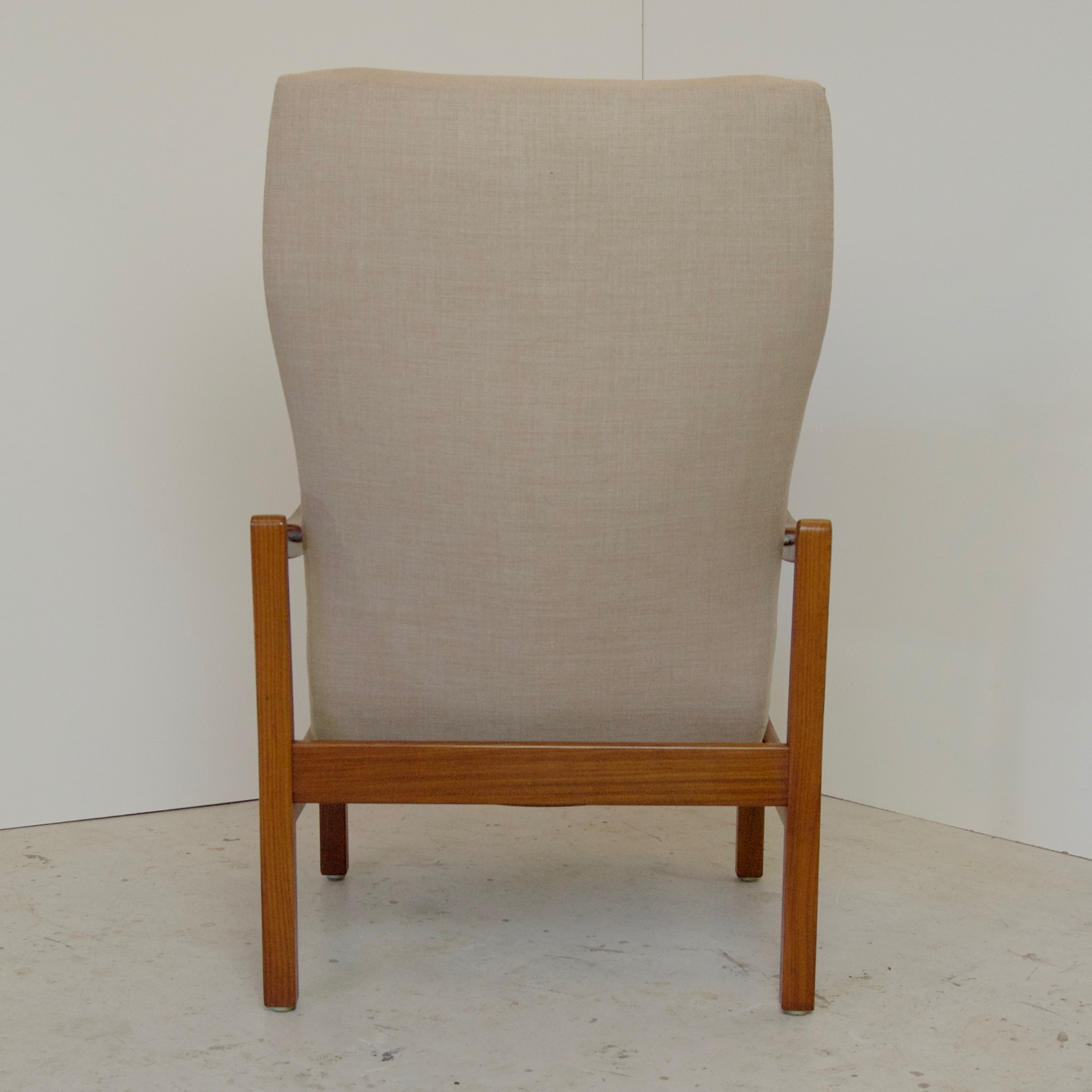 vintage-chairs-wood