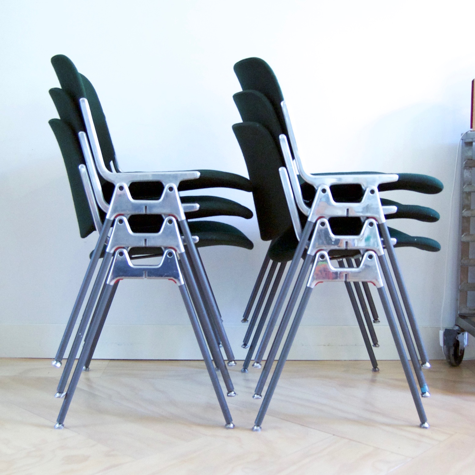 Stackable chair Giancarlo Piretti