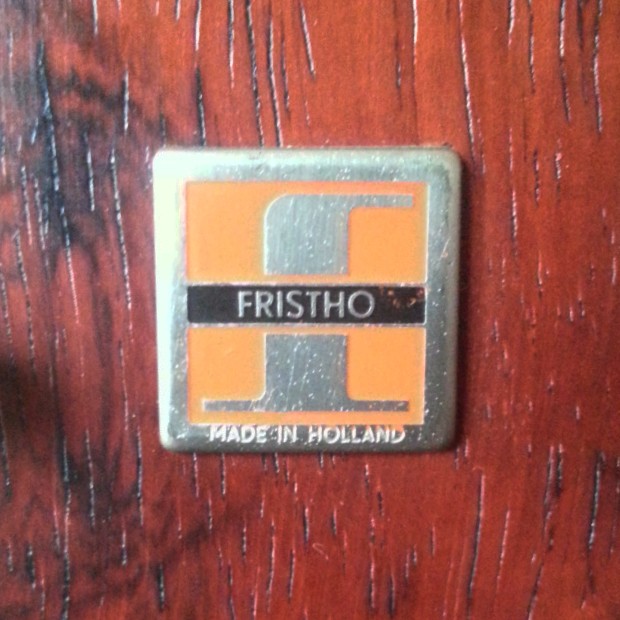 fristho logo aan binnenzijde deur